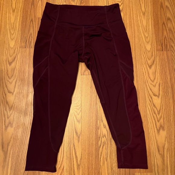 Cali workout leggings with side pockets and mesh siding - Picture 3 of 6